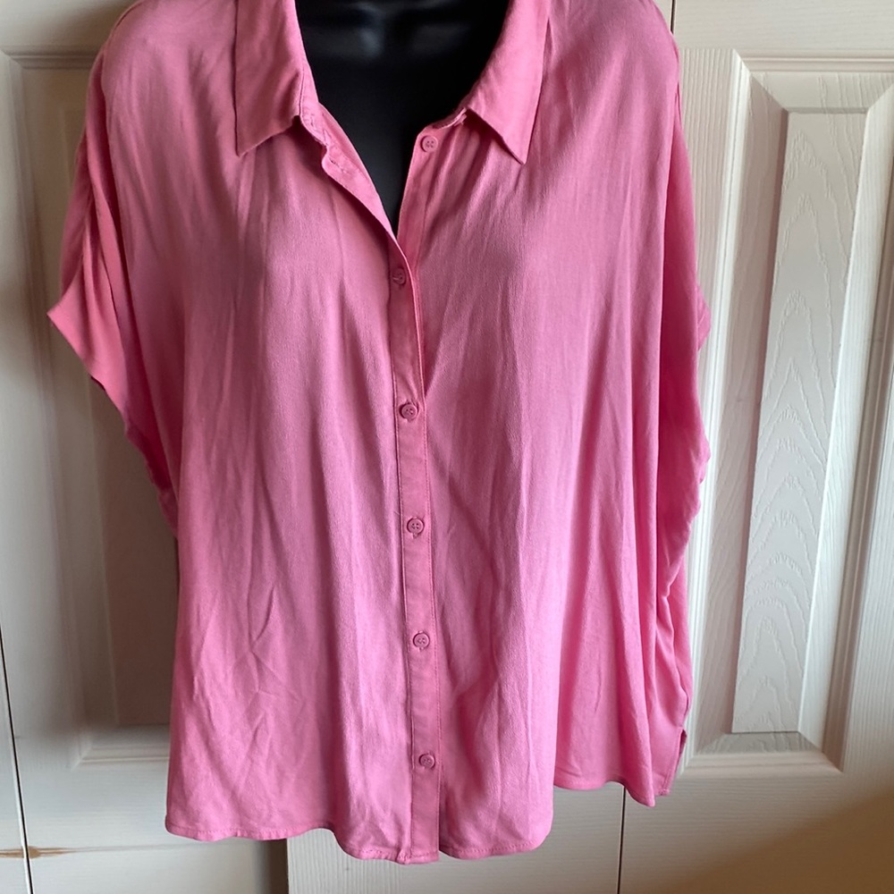 H & M Divided NWOT Short Sleeve Button Down Soft Pink Blouse-Size -Large